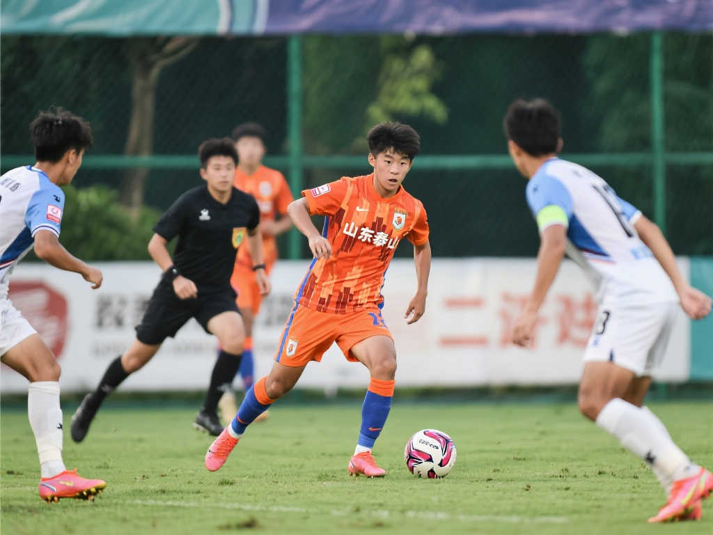 泰山B队连胜登榜第五,韩鹏转变战术风格,主推地面进攻 泰山B队连胜登榜第五,韩鹏转变战术风格,主推地面进攻